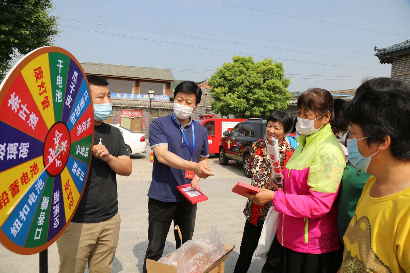 雁棲鎮人大開展生活垃圾管理條例宣傳活動