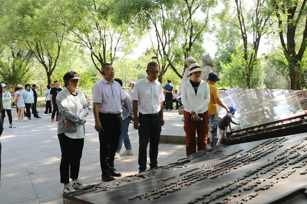 琉璃廟鎮(zhèn)組織區(qū)鎮(zhèn)兩級人大代表開展參觀學(xué)習(xí)活動